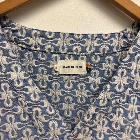 Honor The Gift Infinity Short Sleeve Woven Button Up Shirt - Picture 4 of 12